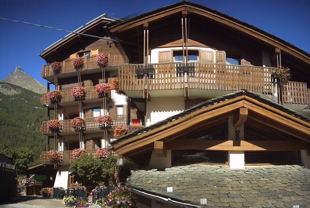 Hotel Vallée De Cogne Buitenkant foto